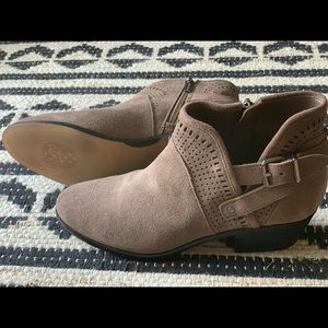 Vince Camuto Pralata leather bootie size 8